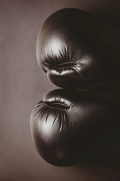 Guantes de boxeo negros —  Fotos de Stock