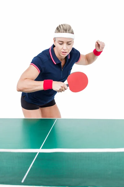 Atletka hraje ping pong — Stock fotografie