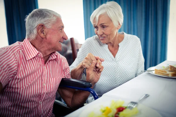 Nyugdíjasok, az ebéd a nyugdíj ház — Stock Fotó