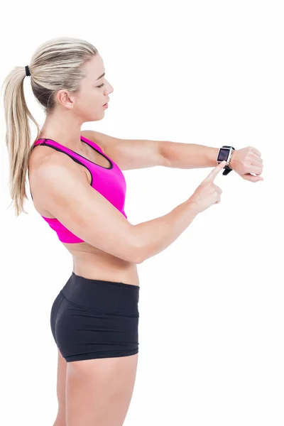 Female athlete using her smart watch — Stock Photo, Image