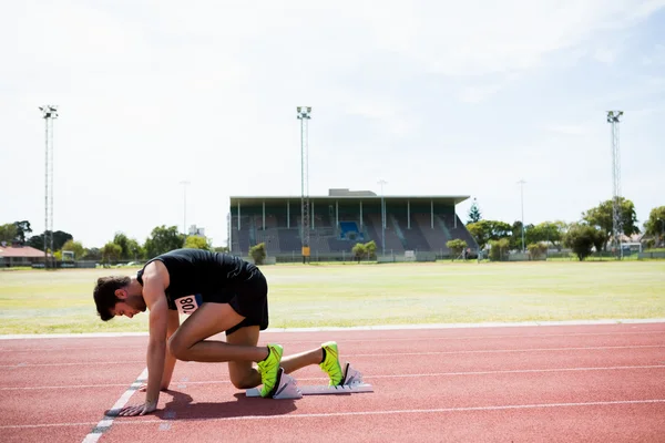 Sportovec připraven ke spuštění — Stock fotografie