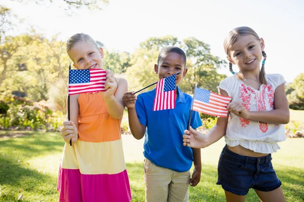Usa zászló mutató gyermekeknél — Stock Fotó