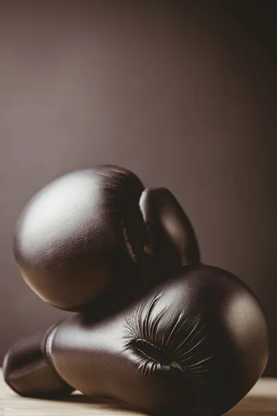 Guantes de boxeo negros —  Fotos de Stock