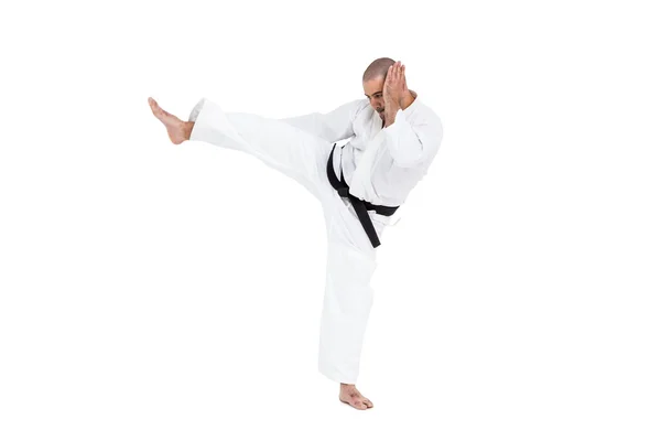 Fighter utför karate ställning — Stockfoto