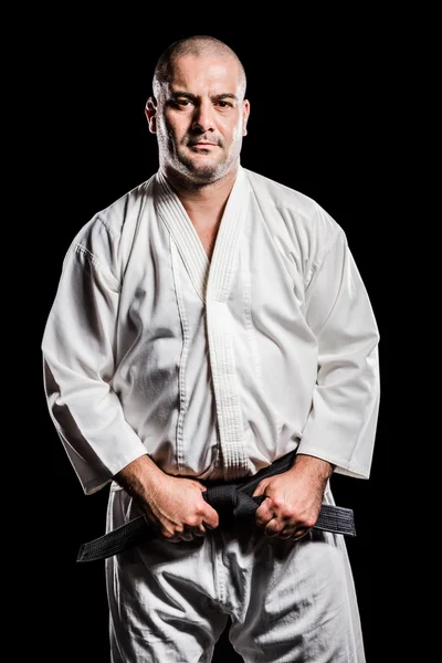 Luchador apretando cinturón de karate — Foto de Stock