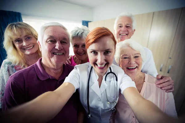 Seniors with nurse doing selfie — Stock Photo, Image