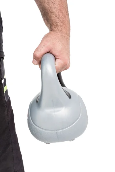 Bodybuilder sollevamento pesante kettlebell — Foto Stock