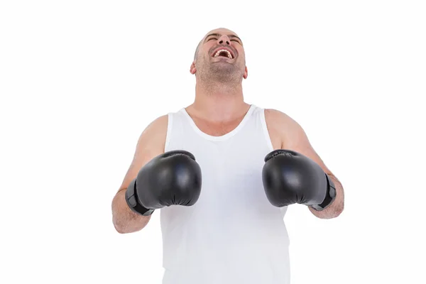 Boxeador en guantes de boxeo riendo — Foto de Stock