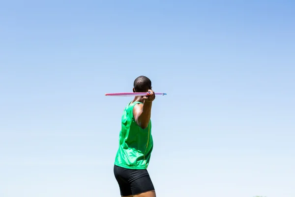 Athlete about to throw a javelin — Stock Photo, Image