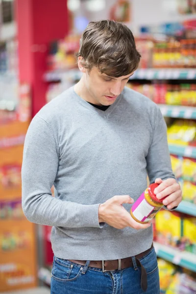 Hombre haciendo sus compras —  Fotos de Stock