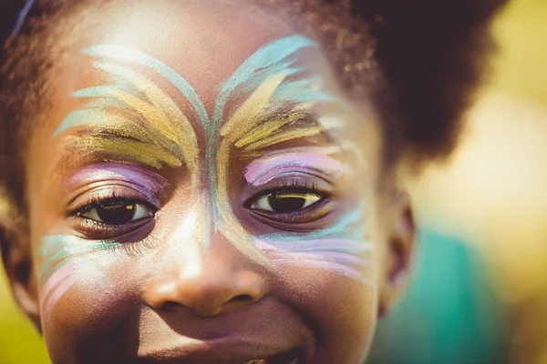 Närbild av ögonen på en liten flicka med make up — Stockfoto