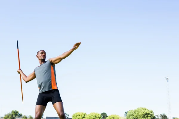 Athlete about to throw a javelin — Stock Photo, Image