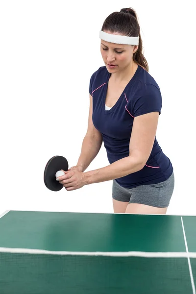 Atleta feminina jogando tênis de mesa — Fotografia de Stock