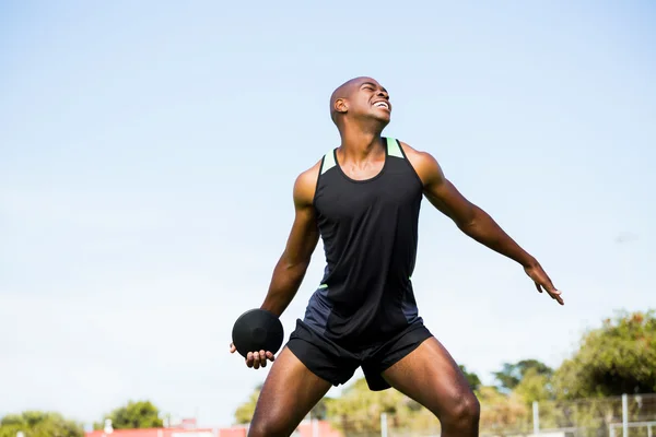 Bir disk atmak atlet — Stok fotoğraf