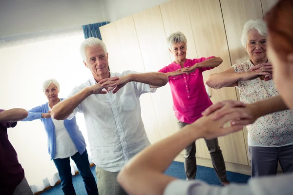 Seniors doing exercises with nurse — Stock Photo, Image