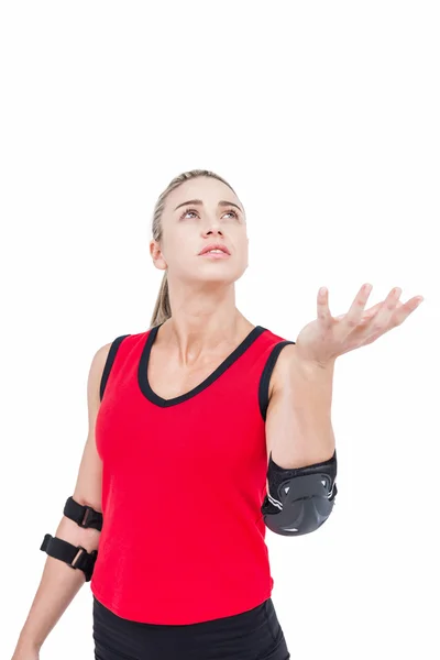 Female athlete throwing handball — Stock Photo, Image