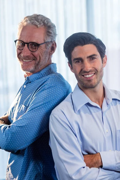 Dois empresários sorridentes — Fotografia de Stock