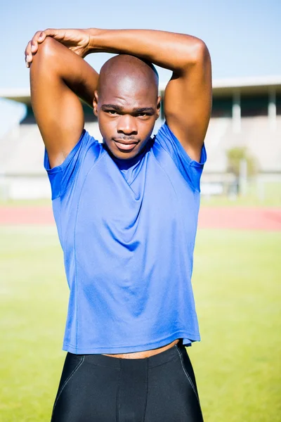 Atleet warming-up in een stadion — Stockfoto