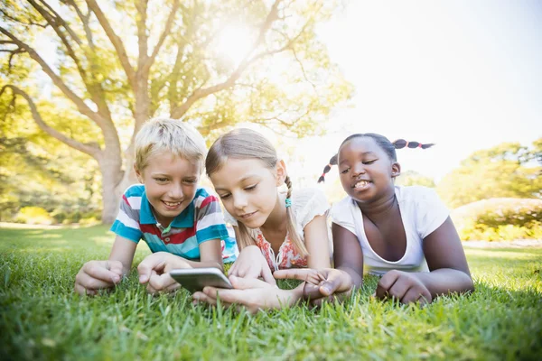 Niños usando tecnología —  Fotos de Stock