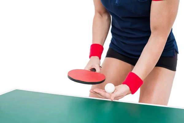 Atleta femenina jugando ping pong — Foto de Stock