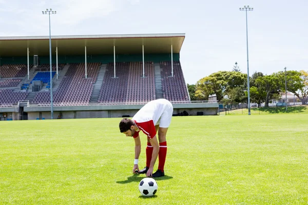 Jugador de fútbol calentándose en el estadio —  Fotos de Stock