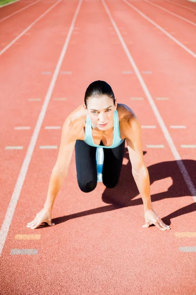 Kvinnliga idrottare redo att köra — Stockfoto