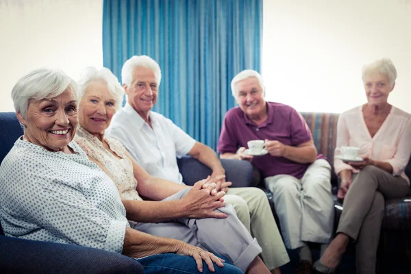 Seniorer i pension huset — Stockfoto