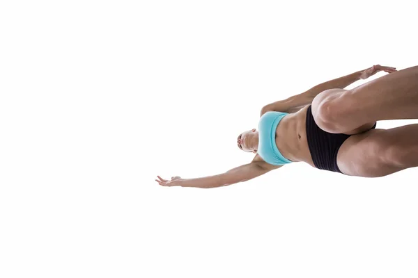 Düşük açılı kadın atlet Zıplama — Stok fotoğraf