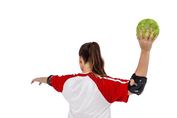 Desportista jogando uma bola — Fotografia de Stock