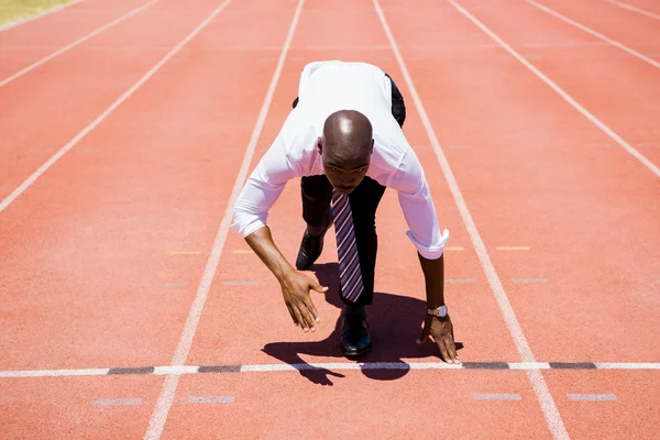 Empresário pronto para correr — Fotografia de Stock