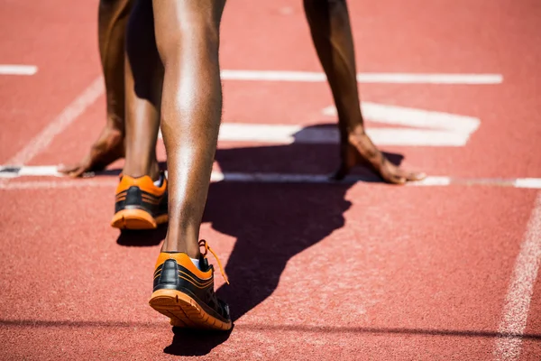 Athlète en ligne de départ sur le point de courir — Photo