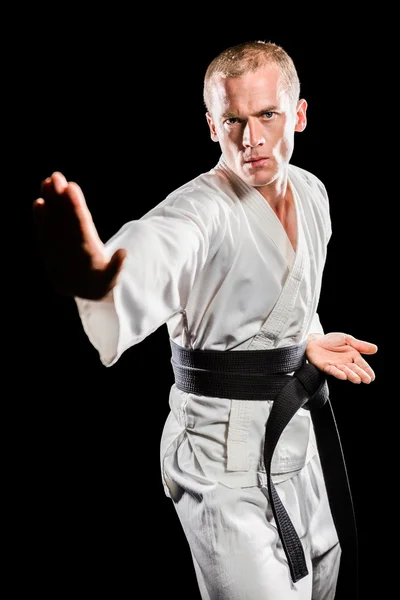 Combatiente realizando postura de karate — Foto de Stock