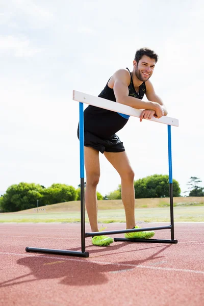 Atleta se apoiando no aconchego — Fotografia de Stock