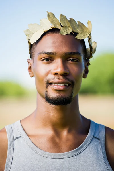 Vertrouwen atleet dragen krans — Stockfoto