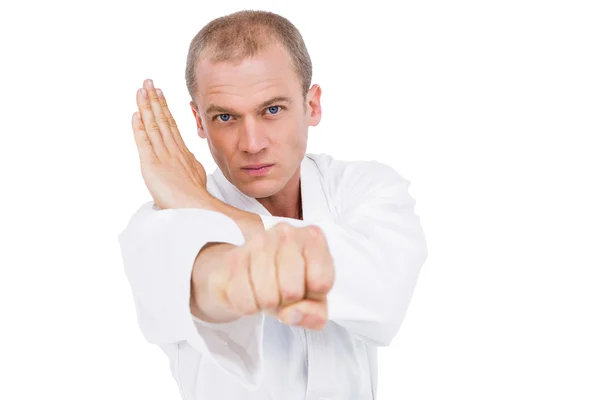 Gevechtvoerende karate houding — Stockfoto