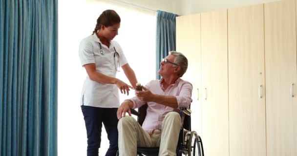 Nurse giving medicament to his patient — Stock Video