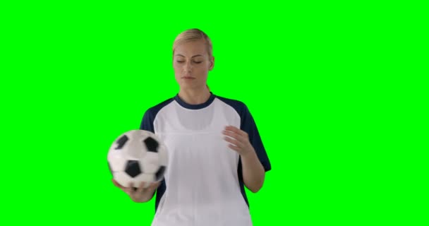 Woman playing with a ball — Stock Video