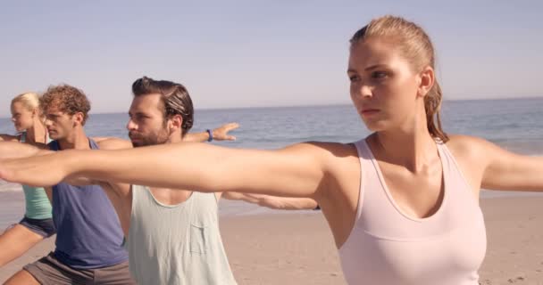 Four friends doing yoga — Stock Video