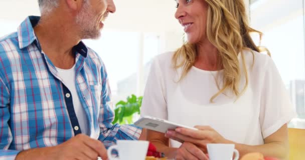 Couple is smiling and holding a smartphone — Stock Video