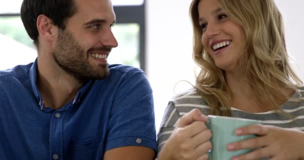 Pareja están disfrutando juntos — Vídeo de stock