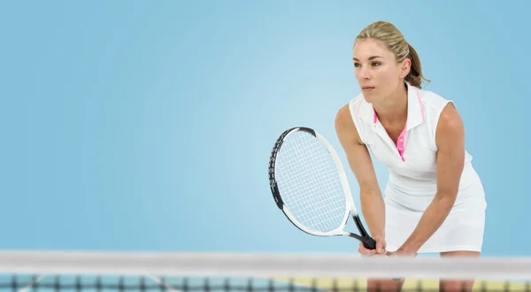 Atleta jugando al tenis con una raqueta — Foto de Stock