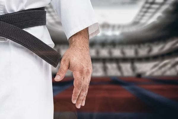 Cinto preto de karaté em uniforme branco — Fotografia de Stock