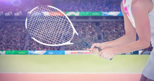 Atleta jugando al tenis con una raqueta — Foto de Stock