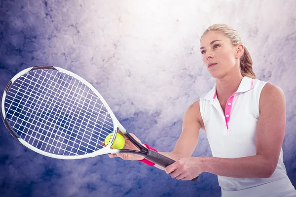 Játszott a tenisz ütő a sportoló — Stock Fotó