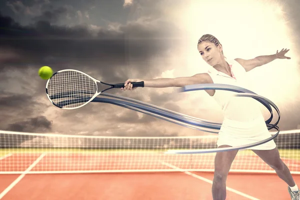 Athlète jouant au tennis avec une raquette — Photo