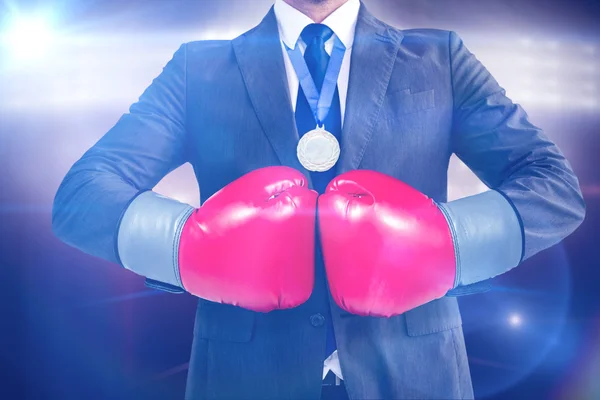 Homem de negócios com luvas de boxe — Fotografia de Stock