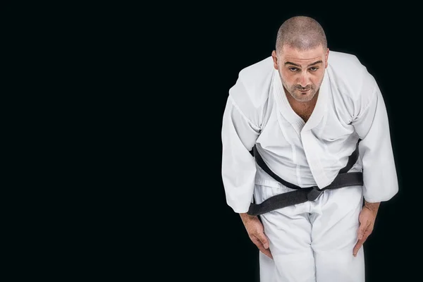 Combattente che esegue karate posizione — Foto Stock