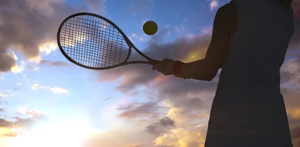 Sportovec, hraje tenis s rakety — Stock fotografie