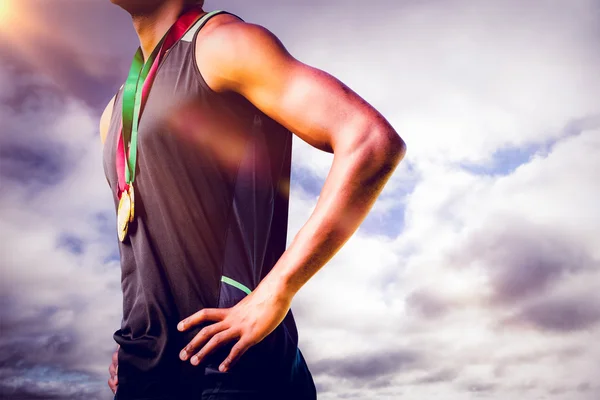 Sportsman bröstet med medaljer — Stockfoto