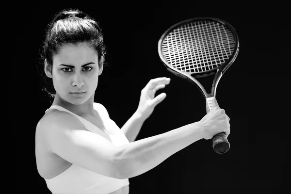 Retrato de una tenista confiada con raqueta —  Fotos de Stock